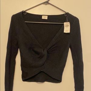 Abercrombie front twist cropped long sleeve